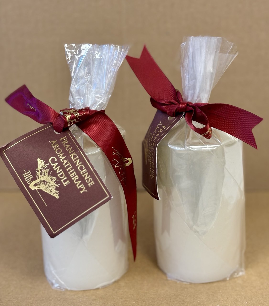 Kézműves, henger alakú gyertya 10 x 6 cm, valódi ománi tömjénnel és illóolajával